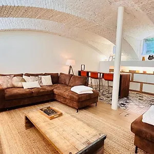 Spacieux Et Calme, 3 Chambres, Ideal Familles Et Professionnels, Vieux Appartement